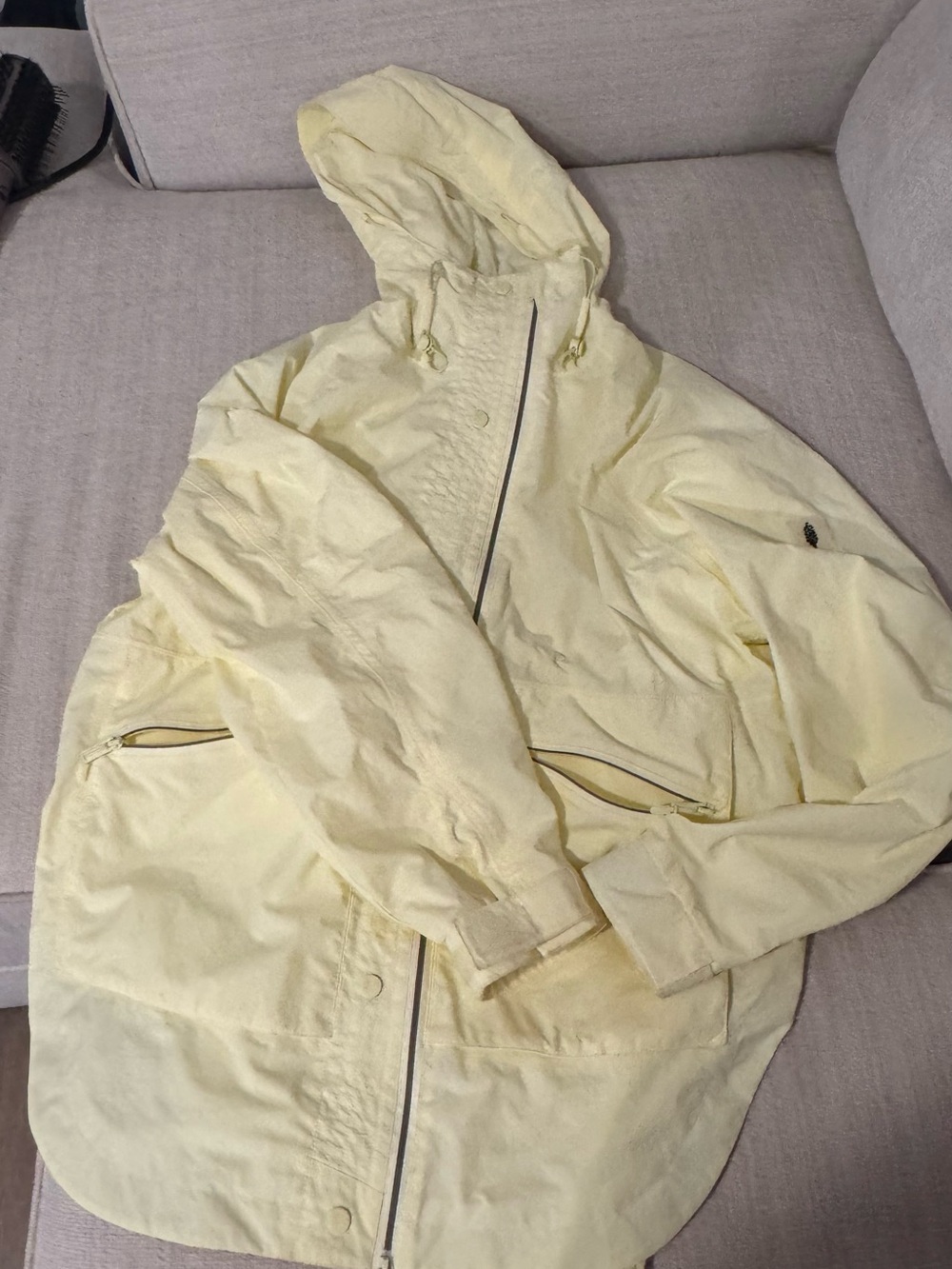 FP Movement singing in the rain jacket. Butter yellow color that’s packable! - Picture 4 of 6